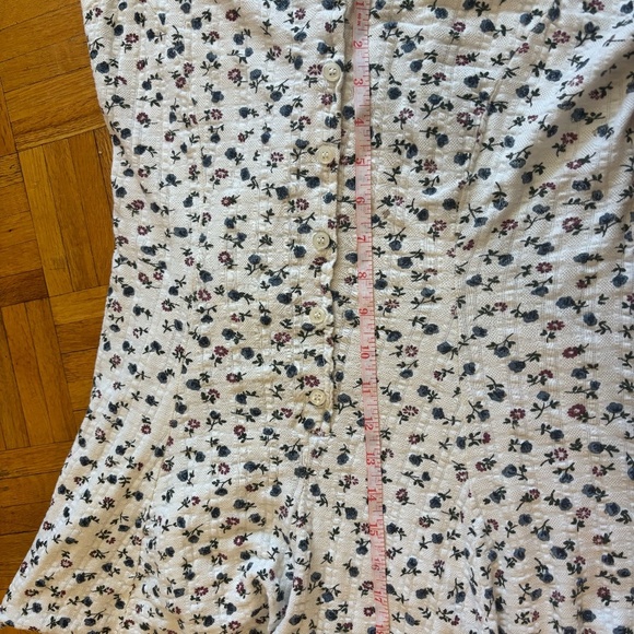 white mini 90s dress cotton like with little ditzy flowers and button up 90s y2k - Picture 9 of 12